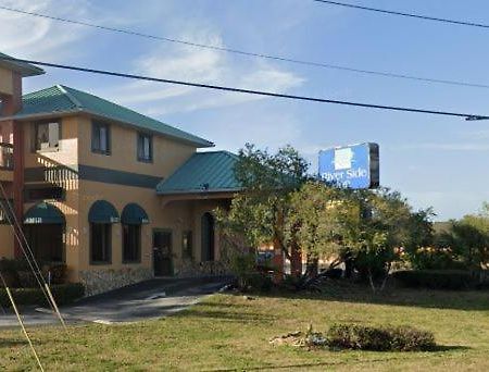 River Side Inn ניו פורט ריצ'י מראה חיצוני תמונה
