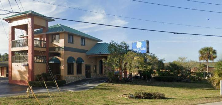 River Side Inn ניו פורט ריצ'י מראה חיצוני תמונה